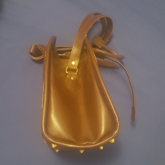 Unique Faux Alligator Bag - Picture 3 of 6